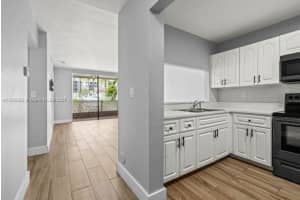 8075 NW 7th St, Miami, FL 33126, Sold 08/19/24