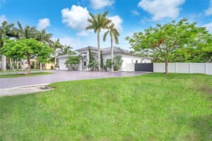 9701 NW 130th St, Hialeah Gardens, FL 33018, Sold 09/16/24