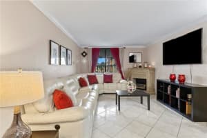 666 W 81st St 226, Hialeah