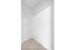 214 Lake Pointe Dr APT 110, Oakland Park, FL 33309, Sold 09/30/24