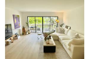 800 NE 195th St, Miami, FL 33179, Sold 07/31/24