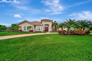 5303 N Sterling Ranch Dr, Davie, FL 33314, Sold 11/25/24