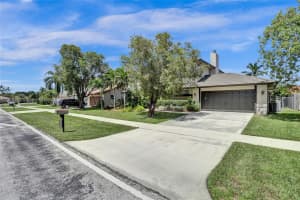 5740 E Waterford Dr, Davie, FL 33331, Sold 08/29/24