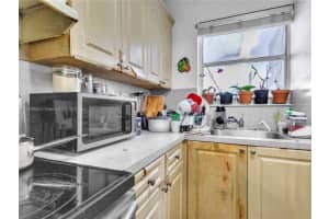 110 Fontainebleau Blvd, Miami, FL 33172, Sold 09/11/24