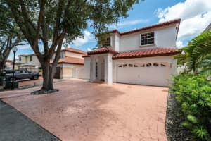 8229 NW 199th St, Hialeah, FL 33015, Sold 08/12/24