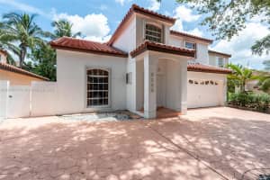 8229 NW 199th St, Hialeah, FL 33015, Sold 08/12/24