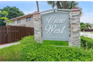 15660 SW 82nd Cir Ln, Miami, FL 33193, Sold 09/06/24
