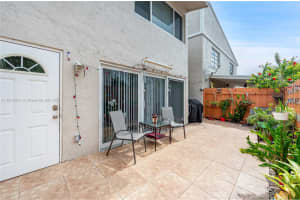 15660 SW 82nd Cir Ln, Miami, FL 33193, Sold 09/06/24