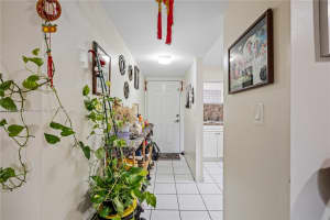 700 SE 9th Ct APT 103, Hialeah, FL 33010, - MLS#A11610533