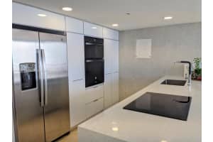 7601 E Treasure Dr APT 2121, North Bay Village, FL 33141, Sold 12/23/24