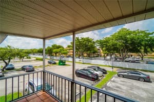 10395 N Kendall Dr APT V7, Miami, FL 33176, Sold 08/30/24