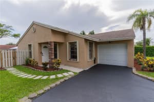 13950 Oaklawn Pl, Davie, FL 33325, Sold 08/19/24