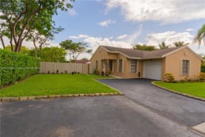 13950 Oaklawn Pl, Davie, FL 33325, Sold 08/19/24