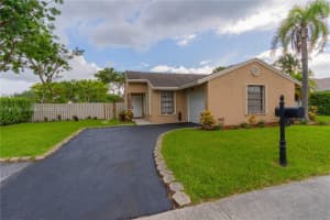 13950 Oaklawn Pl, Davie, FL 33325, Sold 08/19/24