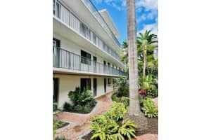 3242 Mary St, Coconut Grove, FL 33133, Sold 02/03/25