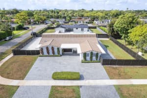 2120 Ne 204th St, Miami