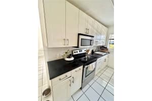 901 10th St, Miami Beach, FL 33139, Sold 09/25/24