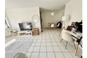 901 10th St, Miami Beach, FL 33139, Sold 09/25/24
