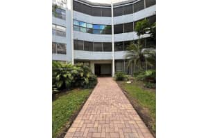 10852 N Kendall Dr #418, Miami, FL 33176, Sold 09/27/24