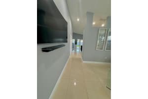 7503 NW 168th St, Hialeah, FL 33015, Sold 08/19/24