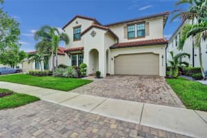 8650 E Baypoint Cir, Pompano Beach, FL 33076, Sold 11/06/24