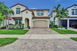 8650 E Baypoint Cir, Pompano Beach, FL 33076, Sold 11/06/24