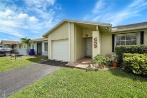 350 Lakewood Cir E, Margate, FL 33063, Sold 08/02/24