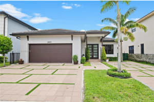 8892 NW 160th Terrace, Miami Lakes, FL 33016, Sold 08/28/24