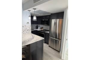 5225 Collins Ave APT 817, Miami Beach, FL 33140, Sold 12/03/24