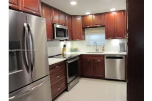9320 S Hollybrook Lake Dr, Pembroke Pines, FL 33025, Sold 09/04/24