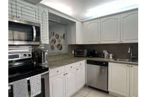 280 Racquet Club Rd, Weston, FL 33326, Sold 12/03/24
