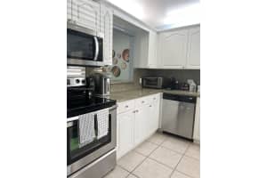 280 Racquet Club Rd, Weston, FL 33326, Sold 12/03/24