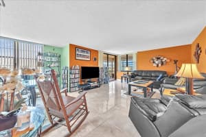 3800 N Hills Dr APT 316, Hollywood, FL 33021, Sold 09/27/24