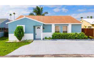 19909 NW 67th Cir Ct, Hialeah, FL 33015, Sold 01/27/25