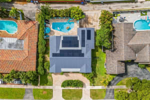 633 N Crescent Dr, Hollywood