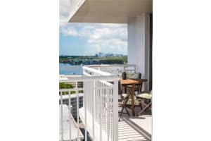 18041 Biscayne Blvd APT 1905, Aventura, FL 33160, Sold 10/28/24