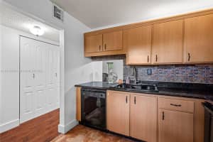 471 N Pine Island Rd APT D201, Plantation, FL 33324, Sold 04/29/25