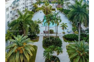 496 Nw 165th St Rd D-412, Miami