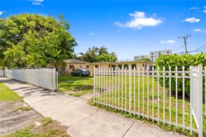 2490 Nw 55th Ter, Miami