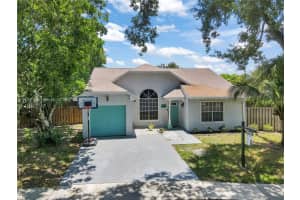 1471 SW 86th Ave, Pembroke Pines, FL 33025, Sold 09/27/24