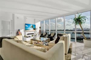 400 Alton Rd, Miami Beach, FL 33139, Sold 11/08/24