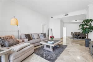 808 Brickell Key Dr, Miami, FL 33131, Sold 10/03/24