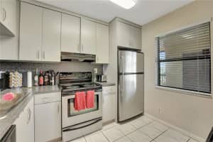 10013 Winding Lake Rd, Sunrise, FL 33351, Sold 08/26/24