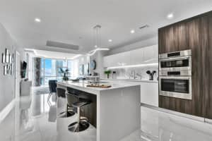 851 Ne 1st Ave 2112, Miami