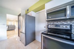 19001 NE 14th Ave APT 325, Miami, FL 33179, Sold 10/22/24