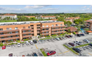 17530 NW 68th Ave APT C2003, Hialeah, FL 33015, Sold 11/22/24