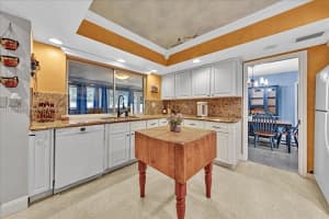6081 NW 9th St, Plantation, FL 33317, Sold 09/18/24