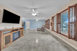 6081 NW 9th St, Plantation, FL 33317, Sold 09/18/24