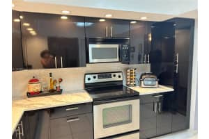 2802 N 46th Ave APT B519, Hollywood, FL 33021, Sold 12/10/24