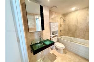 690 SW 1st Ct APT 2026, Miami, FL 33130, Sold 09/30/24